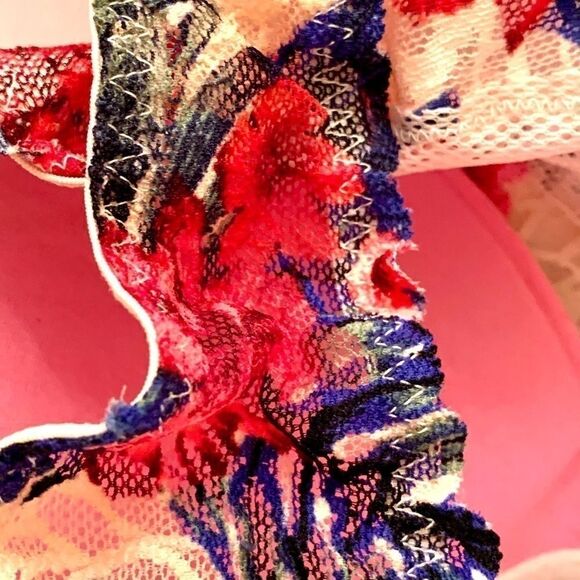 VICTORIA SECRET PINK ECRU LACE  FLOWER BRALETTE XS - Picture 6 of 7